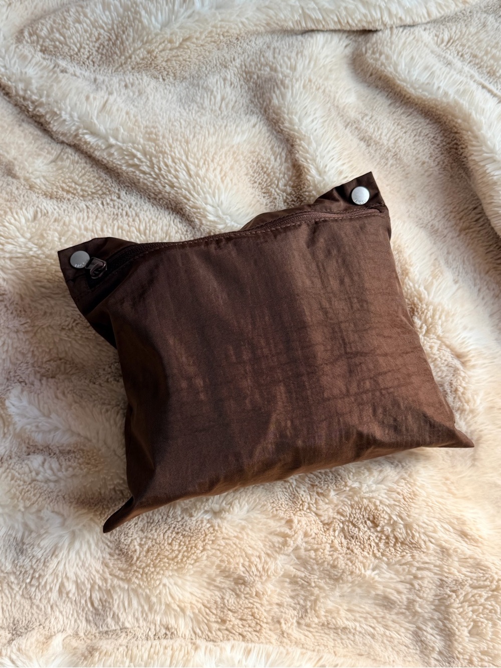 BAGGU Small Cloud Carry On in Coffee